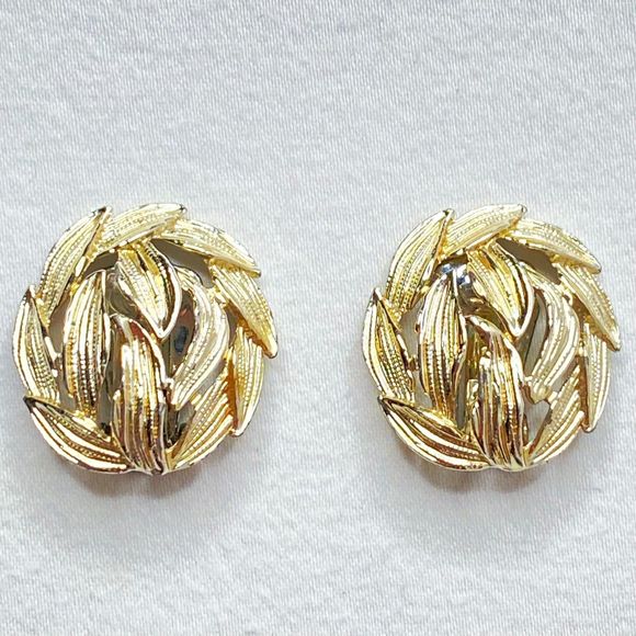 Stud Clip On Earrings Light Gold Tone Layered Leaves - Picture 1 of 7